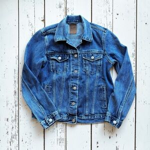 GAP Denim Jacket Medium Classic Blue Jean Jacket Button Front Trucker Style